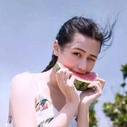 娱乐圈吃瓜背景图女生版,娱乐圈真假千金的逆袭之路