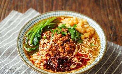 娱乐吃瓜酱吃面条视频,趣味横生瞬间引网友热议