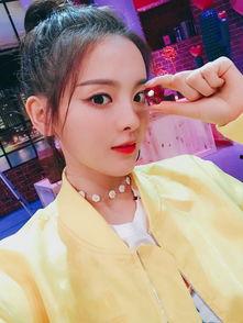 娱乐吃瓜杨超越,从娱乐吃瓜到现象级偶像的蜕变之路