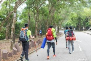 娱乐吃瓜酱老人徒步